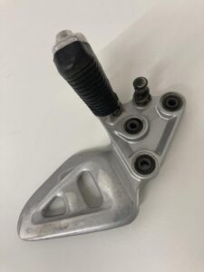 Suzuki GSX 1300 R Hayabusa (99-07) - Bal első lábtartó