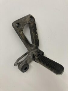 Suzuki GSF 1200S Bandit (96-00) - Jobb hátsó lábtartó