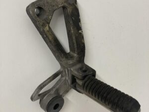 Suzuki GSF 1200S Bandit (96-00) - Jobb hátsó lábtartó