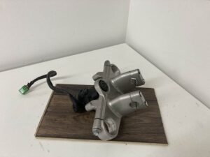 Suzuki GSF 600 Bandit (95-00) - Felső villahíd gyújtáskapcsoló (kulcs nélkül)