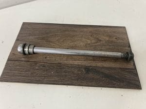 YAMAHA FJ 1200 (86-93) - Elsőkerék tengely