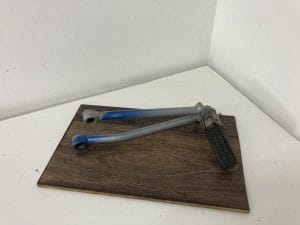 HM CRE 50 (05-09) - Jobb hátsó lábtartó (javítani szükséges)